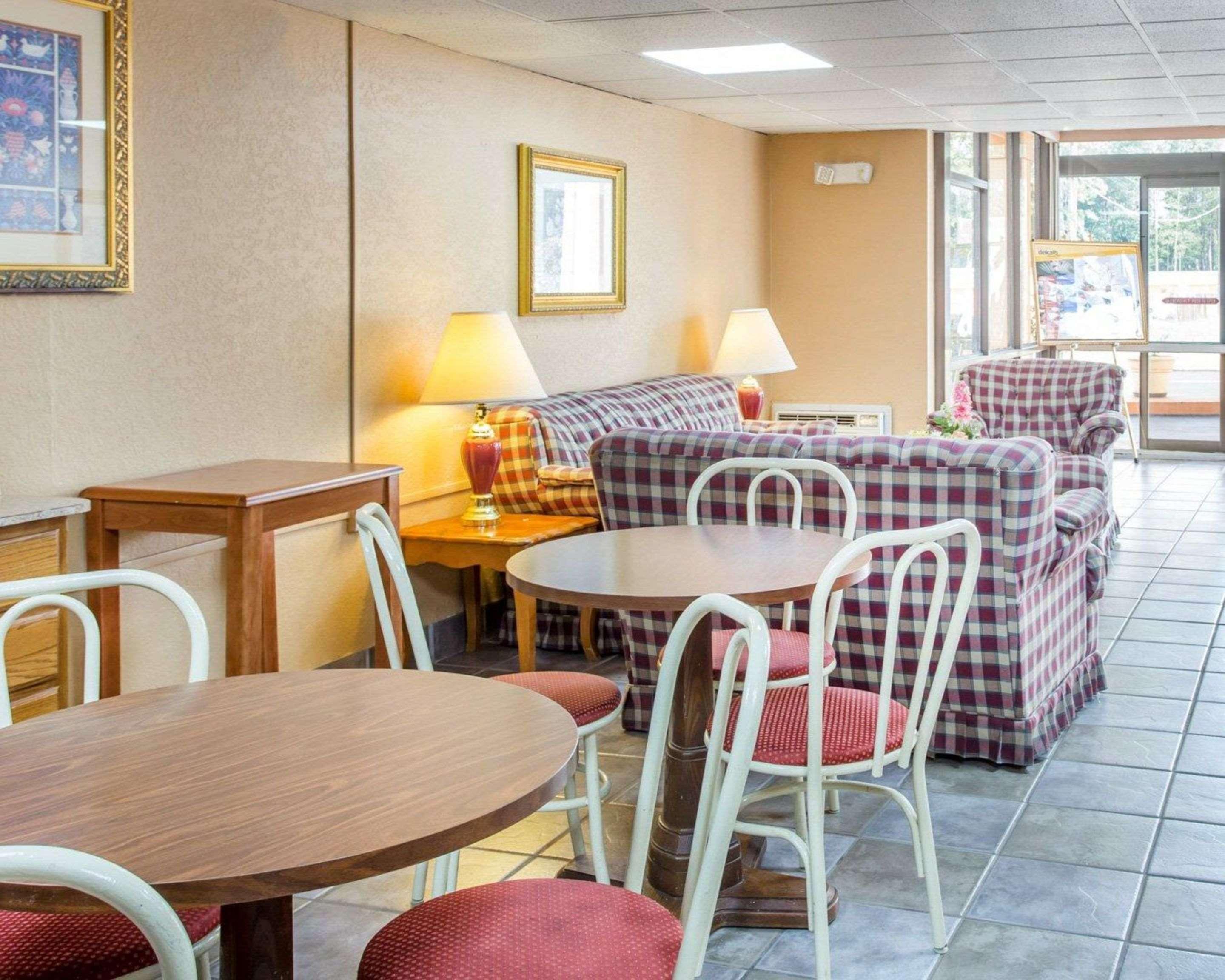 Rodeway Inn Stone Mountain Тъкър Екстериор снимка