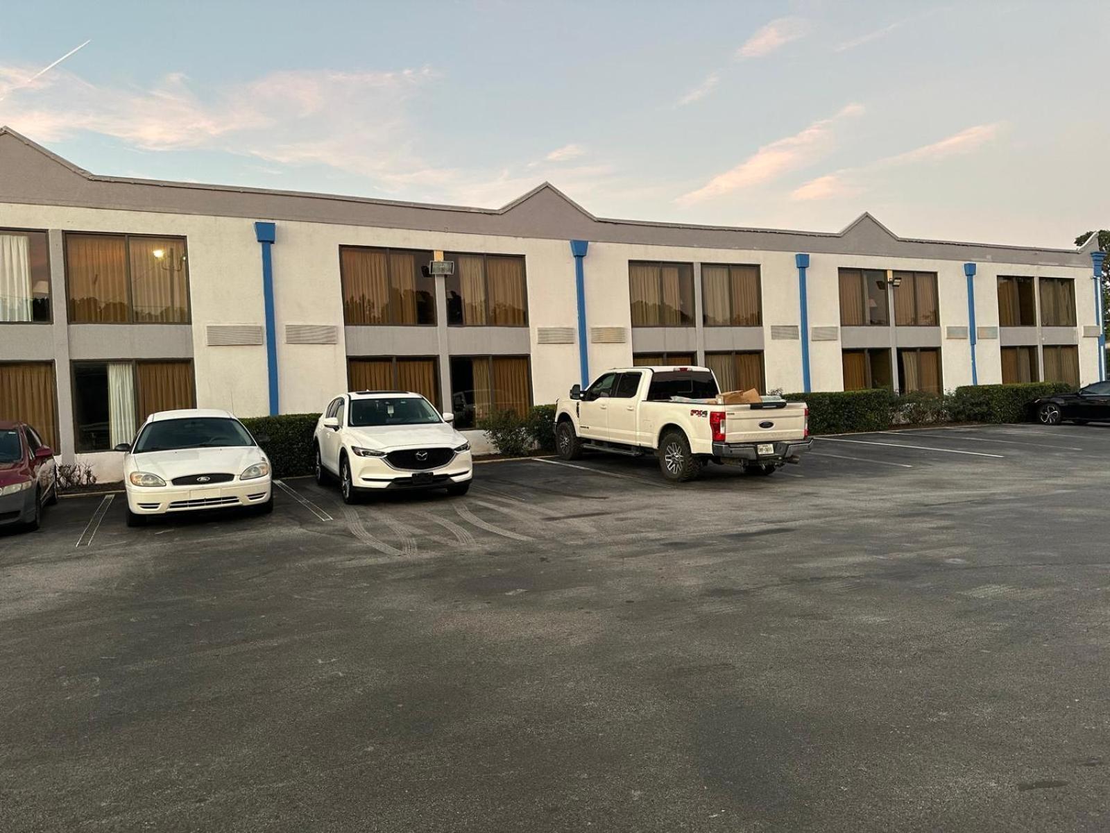 Rodeway Inn Stone Mountain Тъкър Екстериор снимка