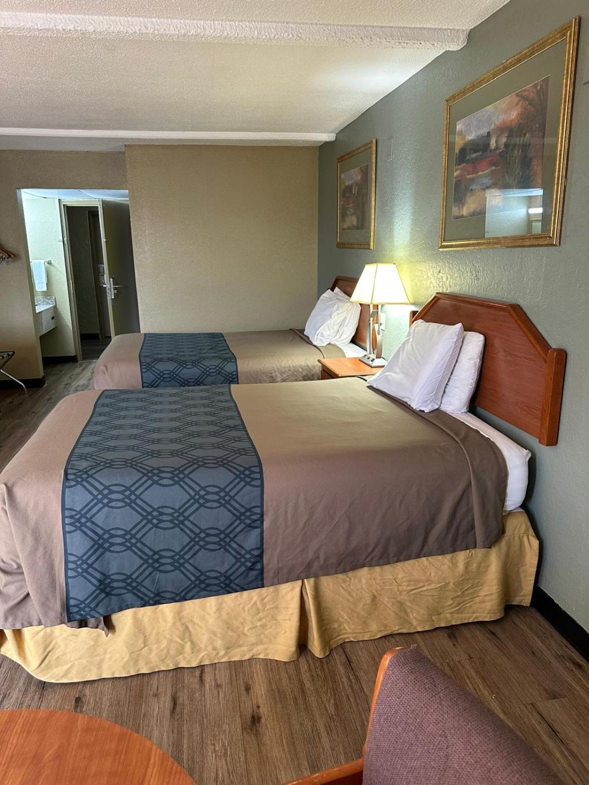 Rodeway Inn Stone Mountain Тъкър Екстериор снимка