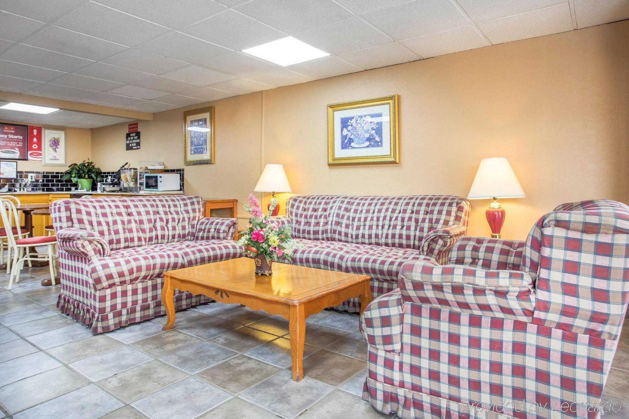 Rodeway Inn Stone Mountain Тъкър Екстериор снимка