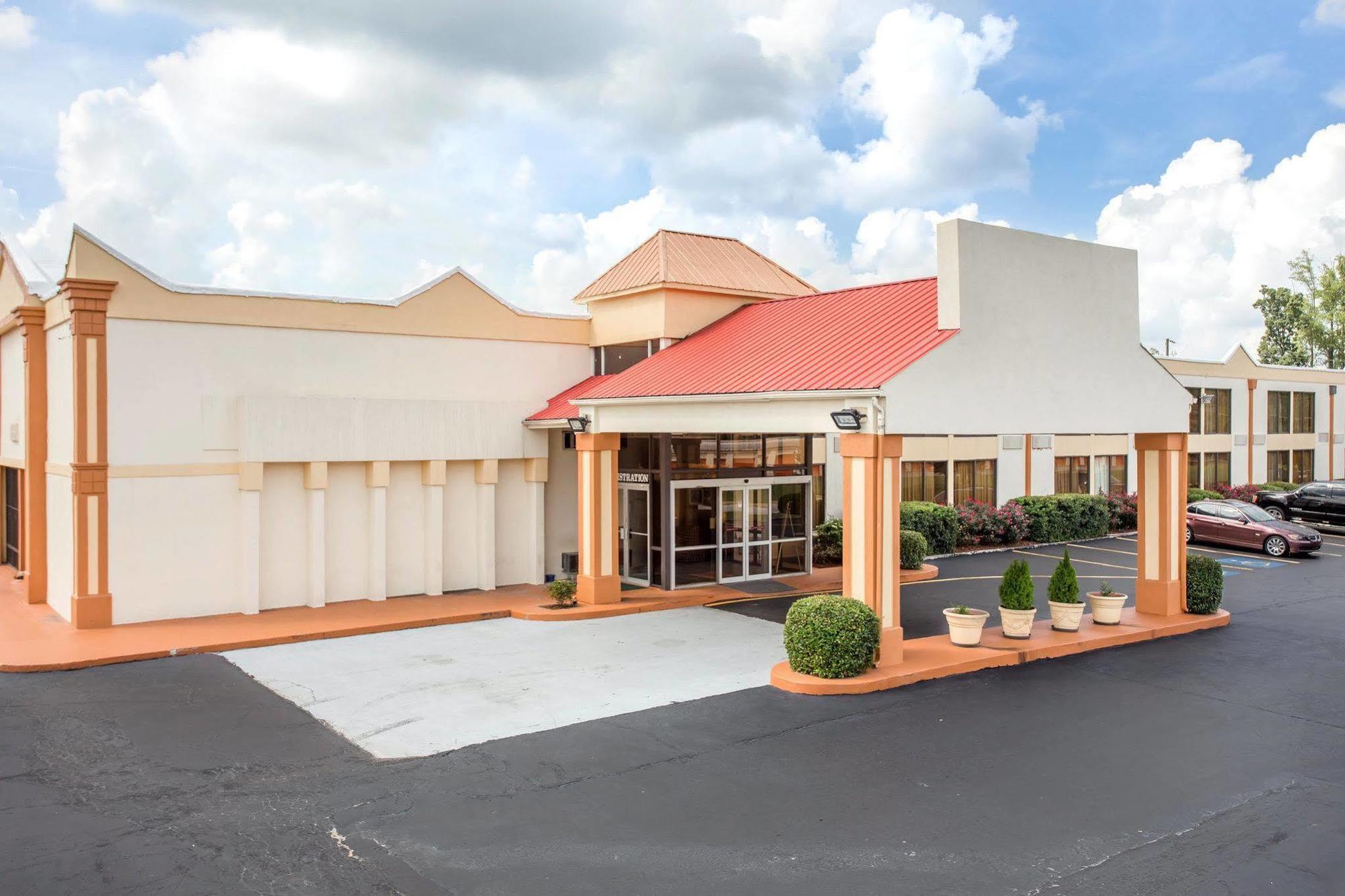 Rodeway Inn Stone Mountain Тъкър Екстериор снимка